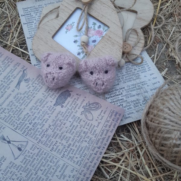 Small pig knitting pattern. Piggy toy tutorial.