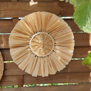 Wall wicker plates with raffia