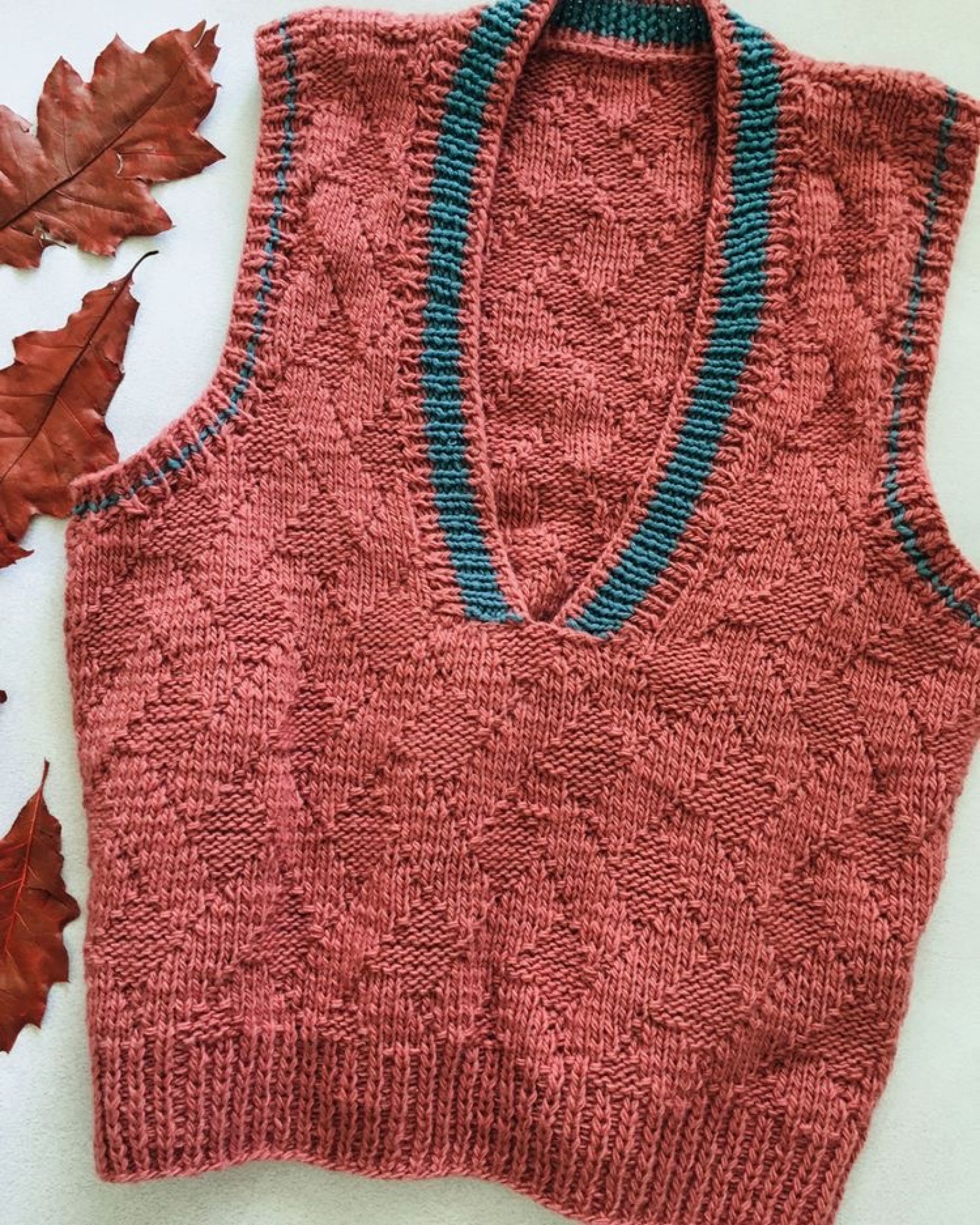 Easy knit vest pattern. PDF knitting pattern. 3 video files