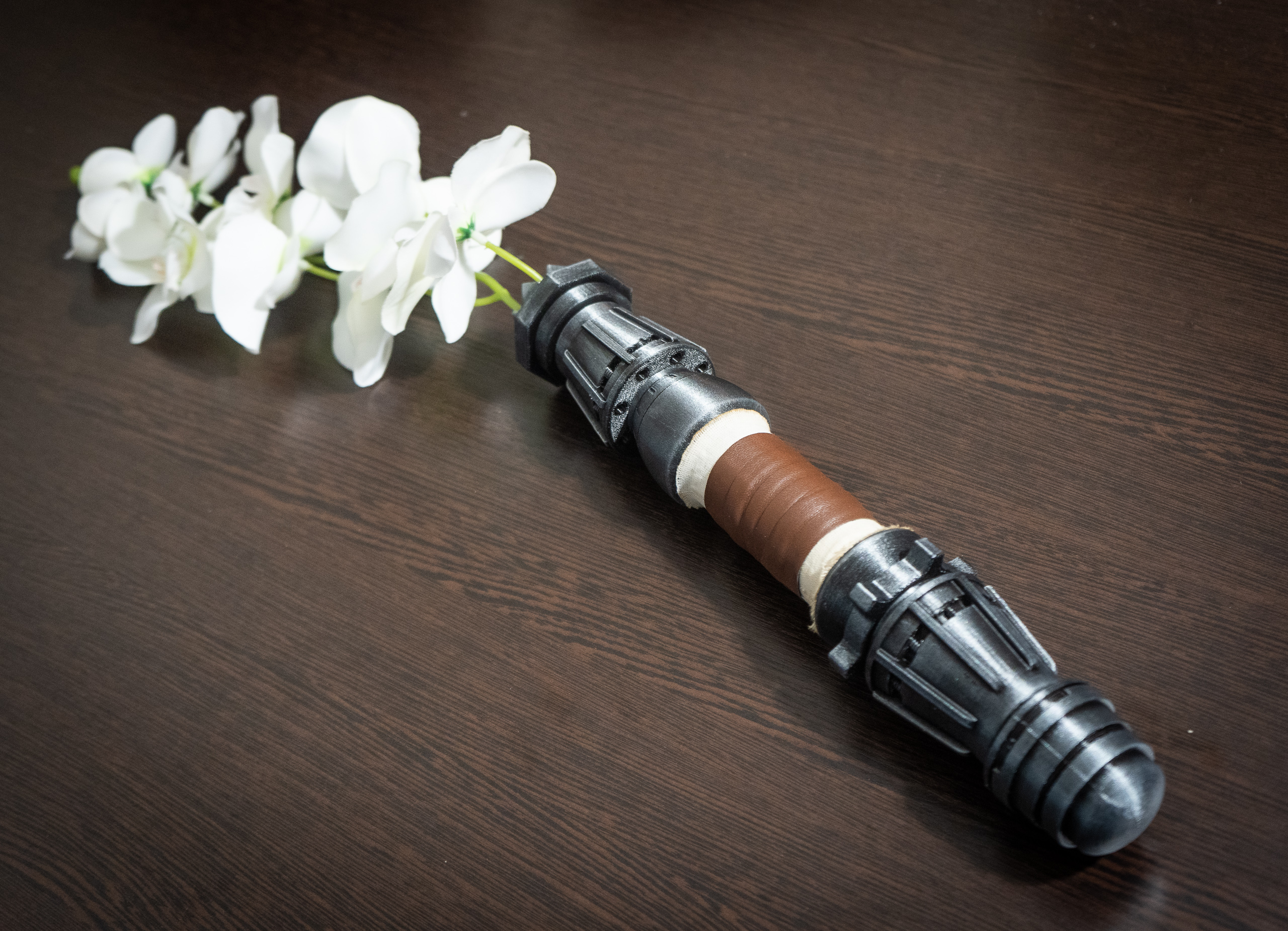 Star Wars Wedding White Rey's Lightsaber Bouquet Holder - Crealandia