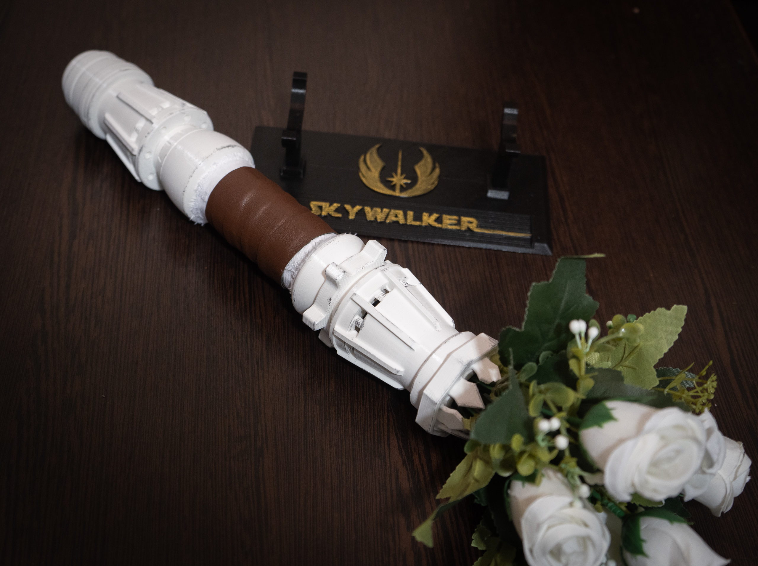 Star Wars Wedding White Rey's Lightsaber Bouquet Holder - Crealandia