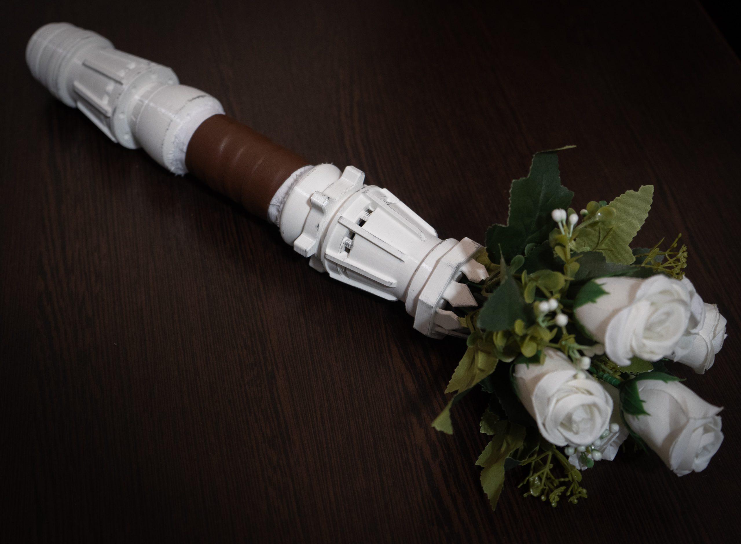 Star Wars Wedding White Rey's Lightsaber Bouquet Holder - Crealandia