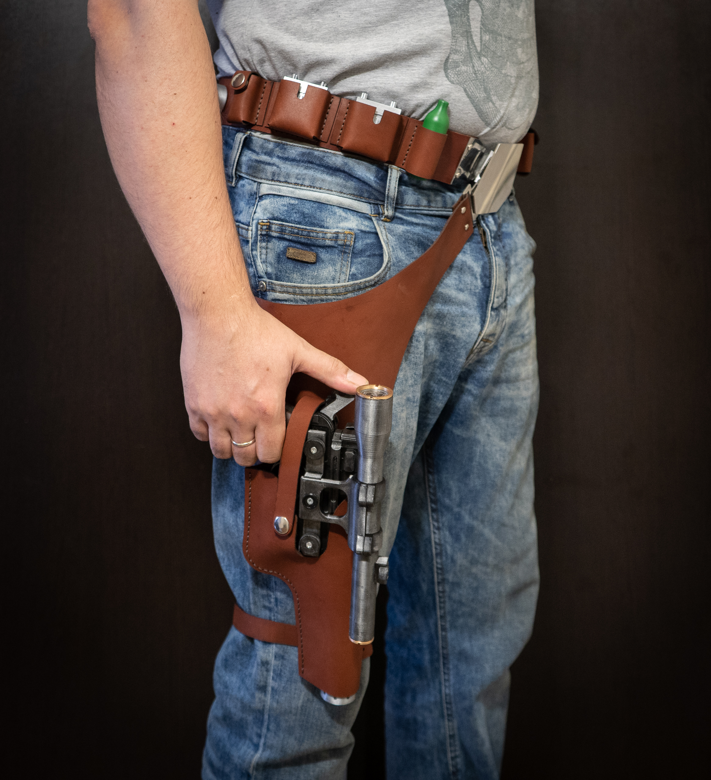  Han Solo cinturón, cinturón de cuero de la PU con pistolera de  pistola Accesorios de accesorios de disfraces, Marrón : Ropa, Zapatos y  Joyería
