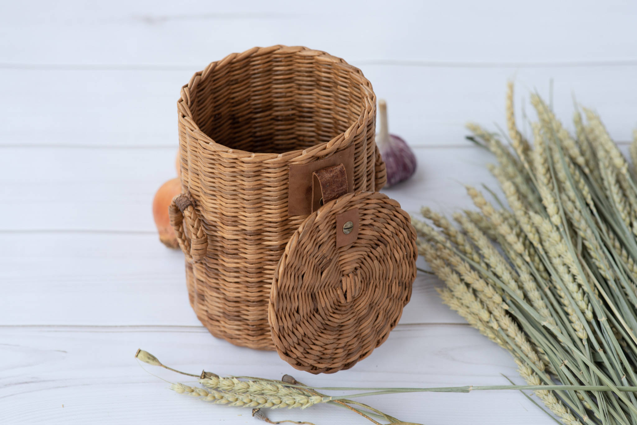 Round Onion Basket With Lid for Cottagecore Kitchen Storage and