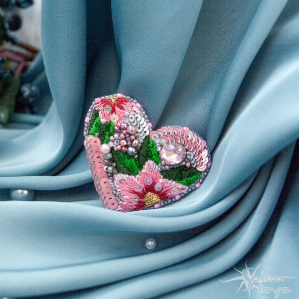 Valentine heart brooch, fashion jewelry.