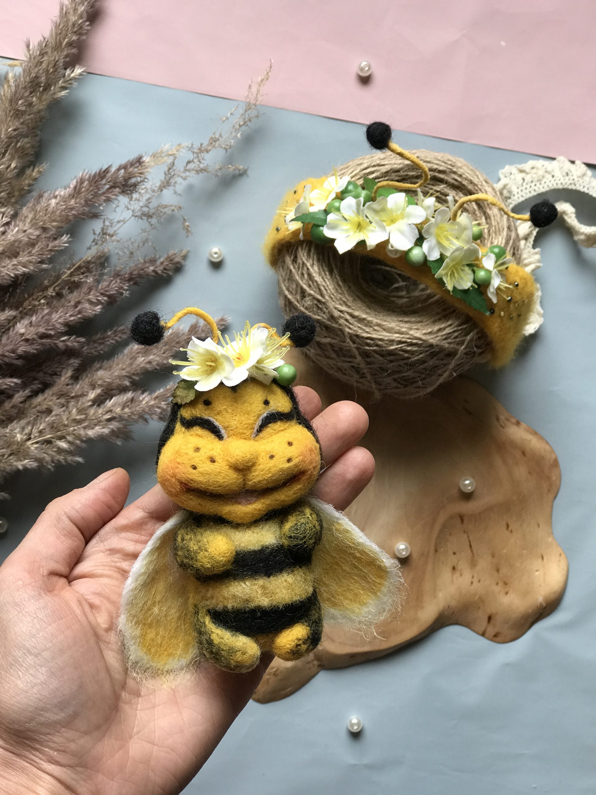 Bee toy and bee headband. Newborn bee costume. Bee props.