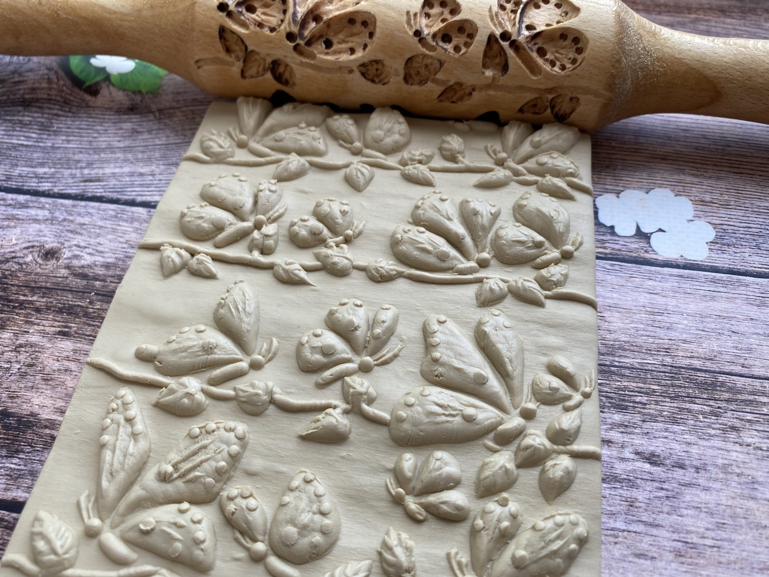 Embossed rolling pin, engraved rolling pin, with bees