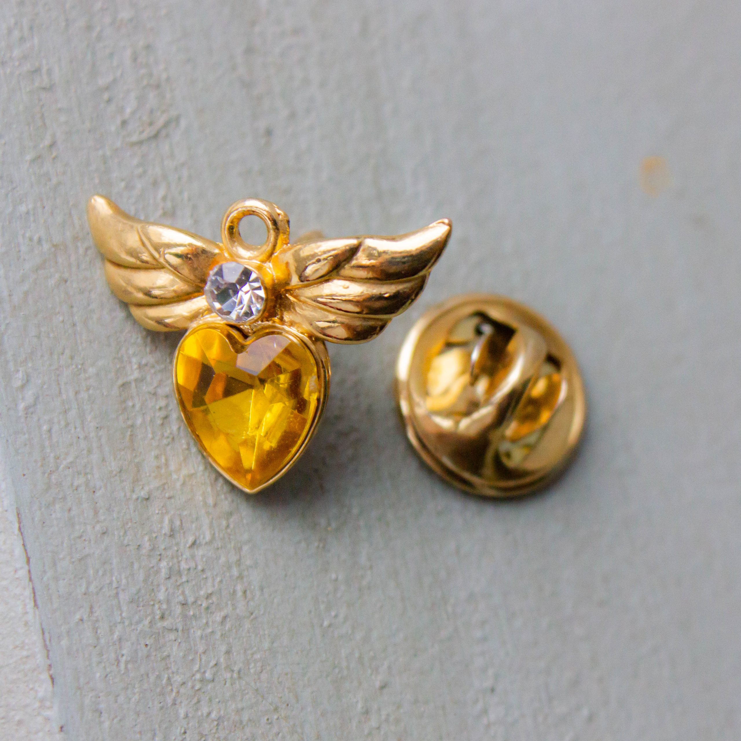 Antique Gold Angel Wings Pin