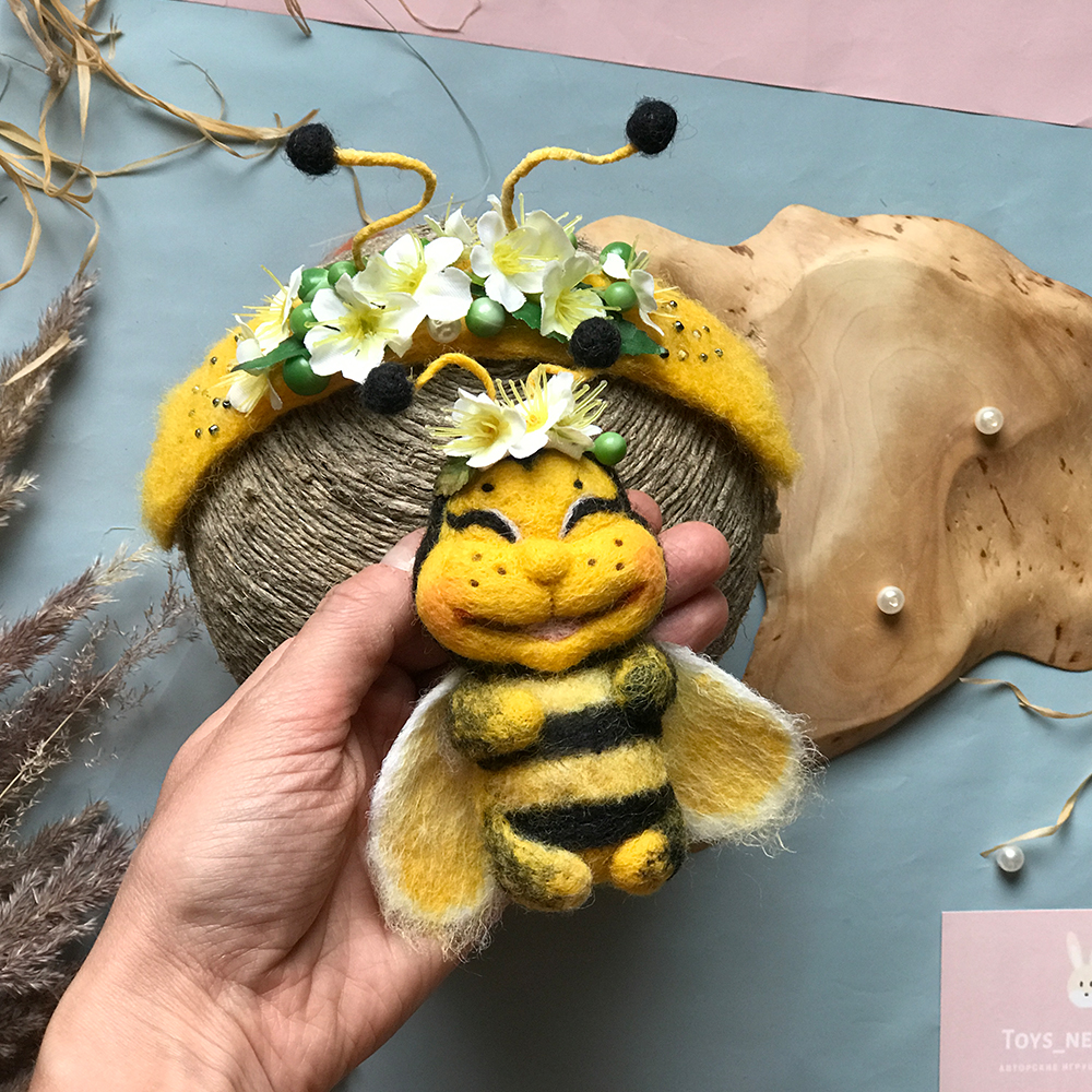 Bee toy and bee headband. Newborn bee costume. Bee props.