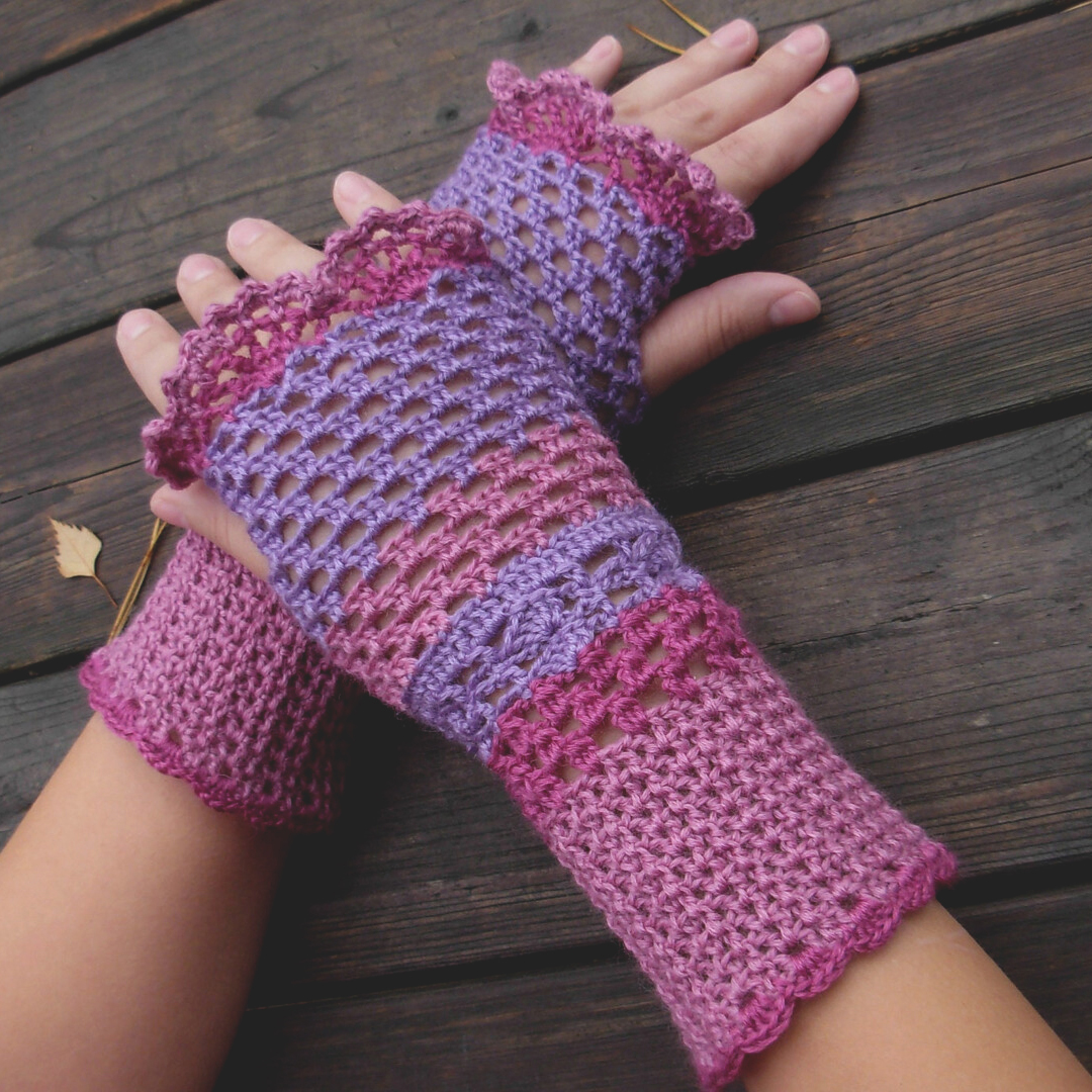 One Purple Insta Loc Glove and One 0.05 Crochet Needle– Sew-in-glove