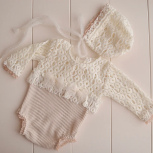 Newborn girl cream lace outfit : romper and bonnet photography prop