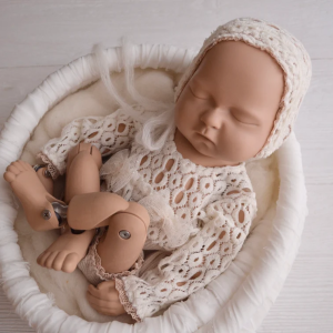 Newborn girl cream lace outfit : romper and bonnet photography prop