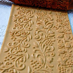 Rolling pin for Khokhloma cookies