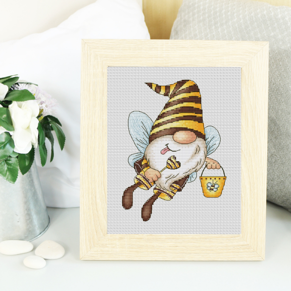 Bee gnome cross stitch pattern