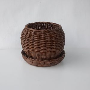 Basket for kitchen storage, with lid, for vegetables, garlic