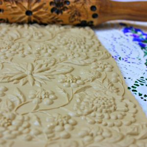Engraved rolling pin, embossed rolling pin, handmade rolling pin, with flower.