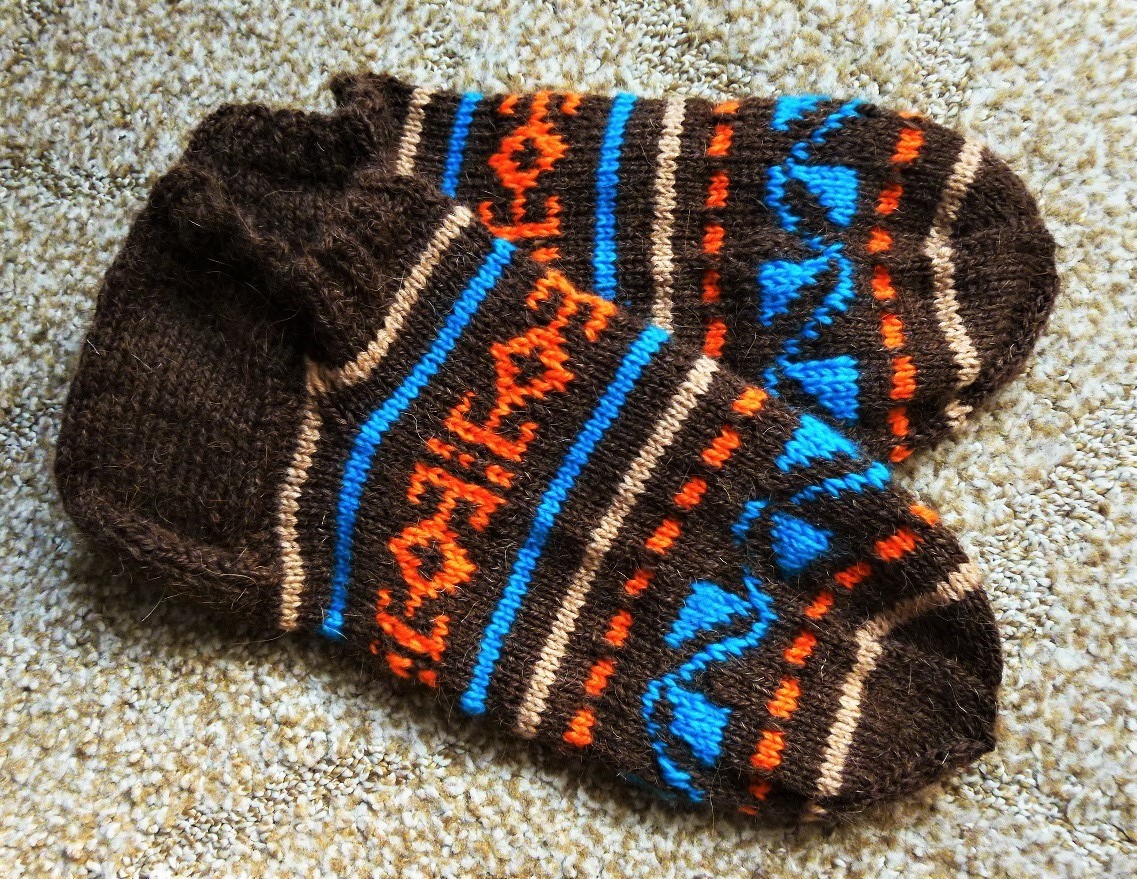 Knit slippers pattern, knitted slippers pattern, Fair isle sock pattern