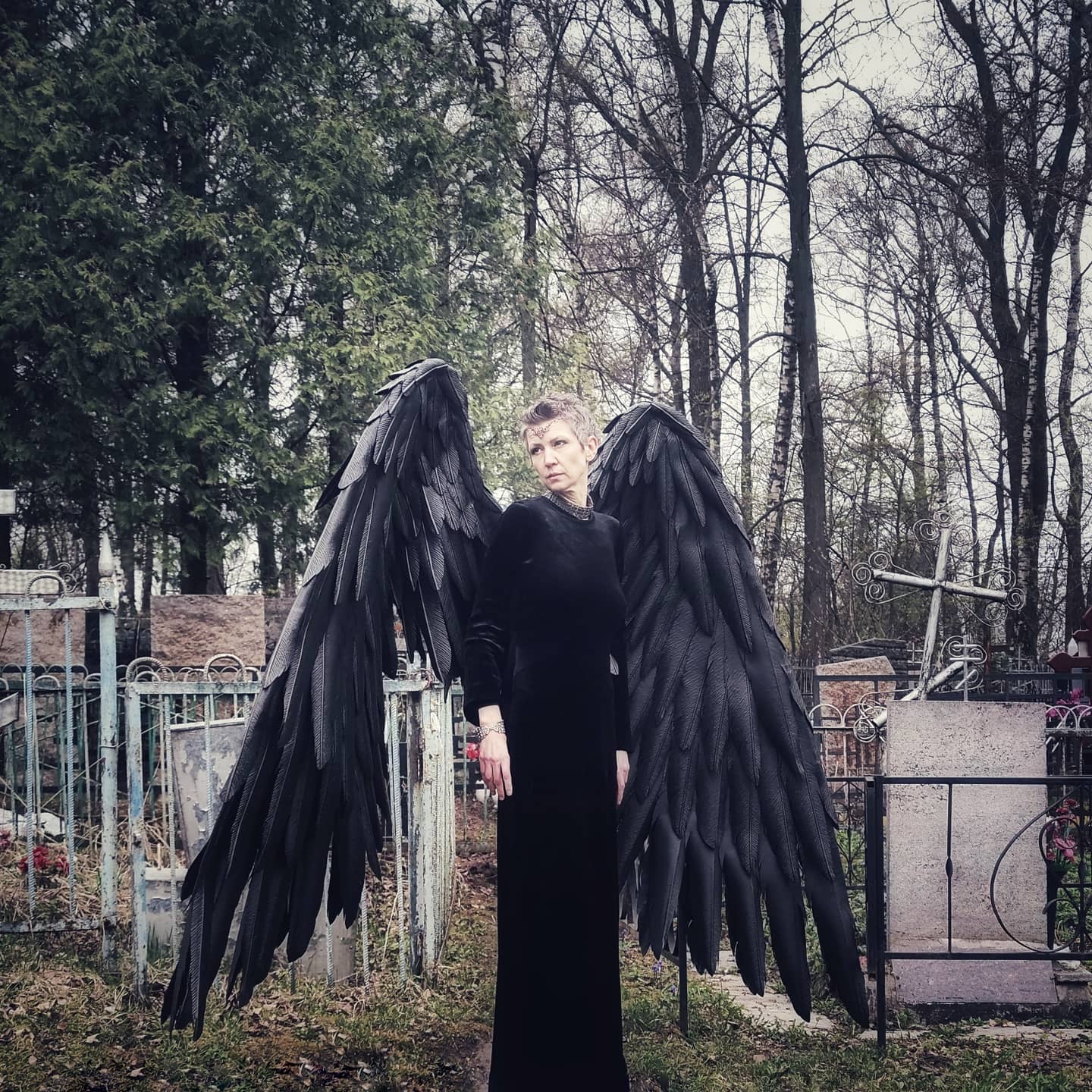 XL movable Black Angel's wings for crow/devil/Maleficent Cosplay and  Halloween Costume - Crealandia