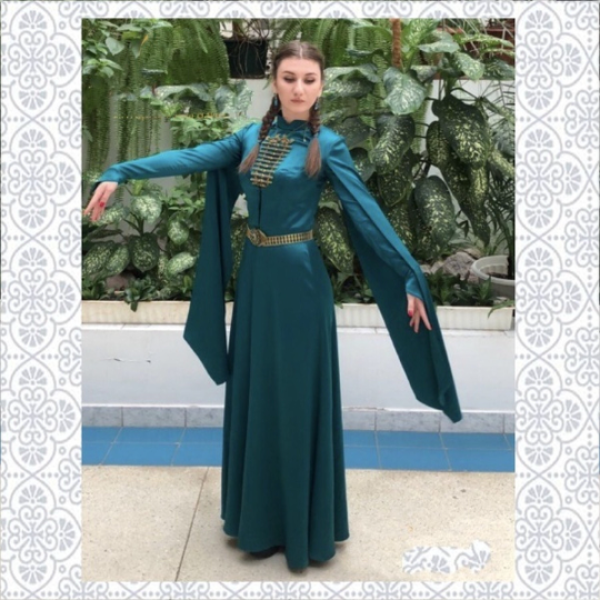 Georgian-Woman's-Dress