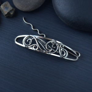 Elegant metal hair clip for long or medium thick hair