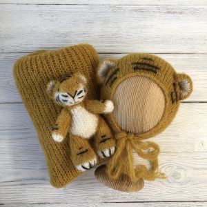 Newborn photo prop tiger set: knitted toy, matching bonnet, wrap