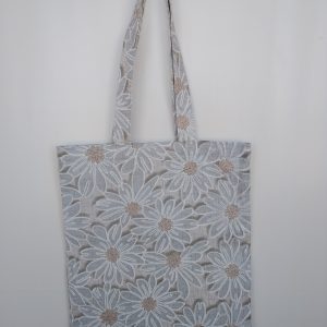 bag with daisies