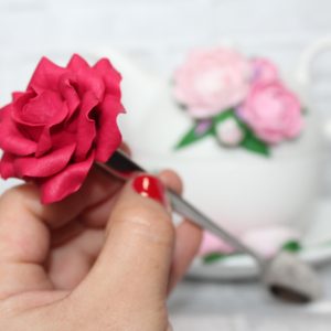 A gorgeous spoon with a 1 rose for your beloved mom