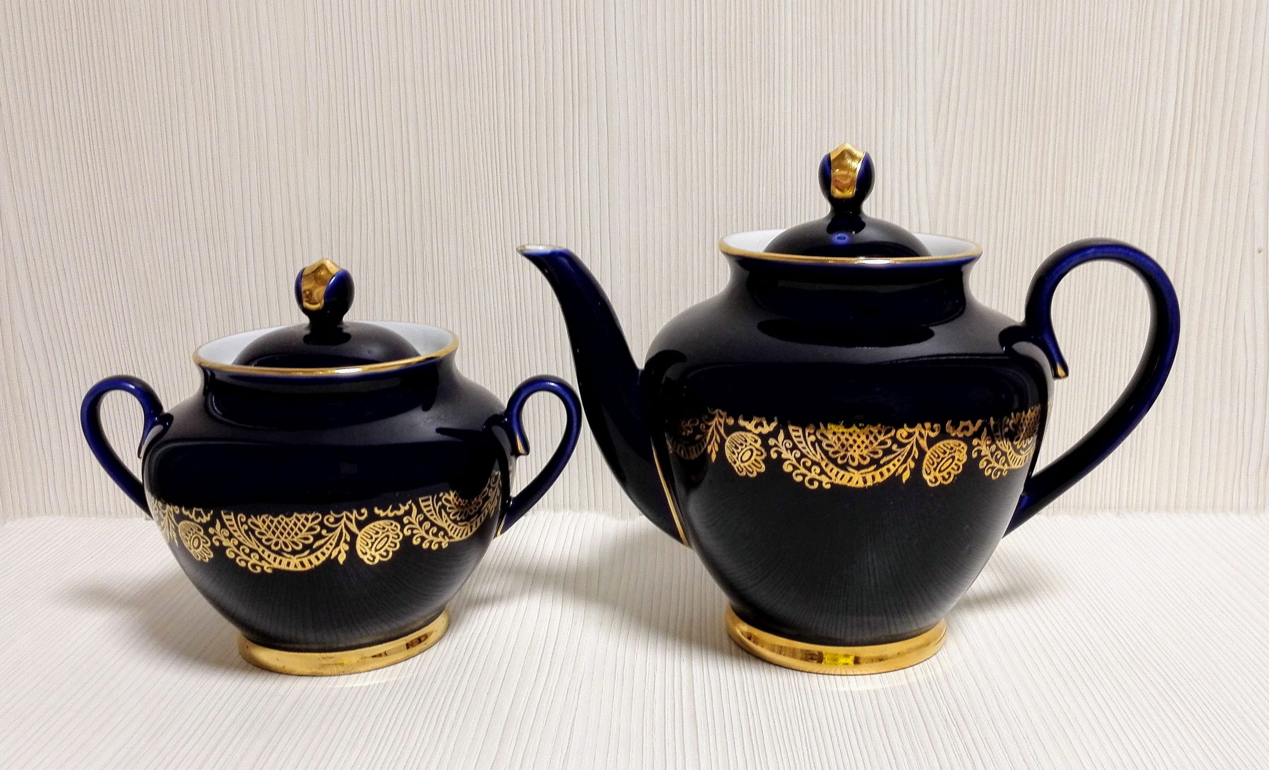 Vintage Russian Imperial Lomonosov Tall fashion Porcelain Coffeepot~Teapot Black & Gold Rare!