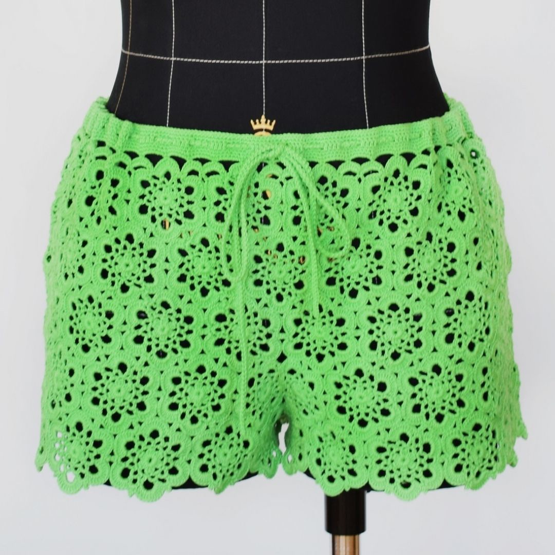 Crochet beach summer woman lace shorts pattern - Crealandia