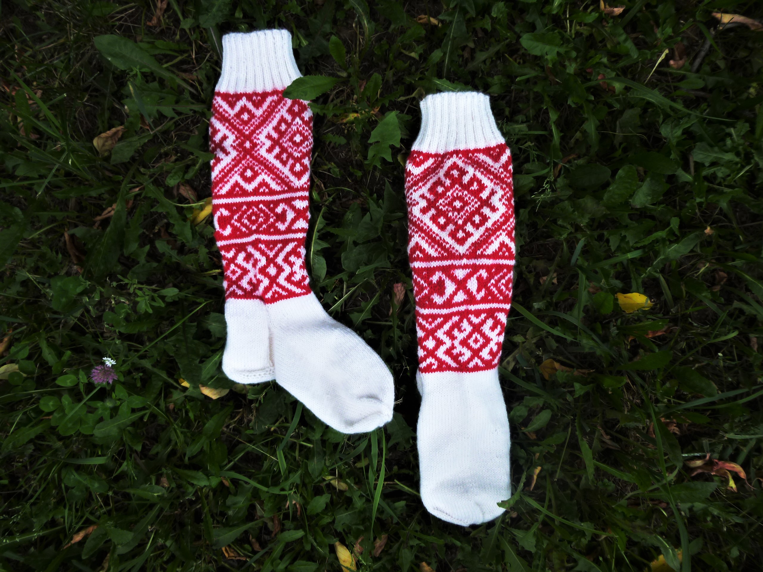 Knee high sock knitting pattern, Knee sock pattern, Red and white knitting pattern
