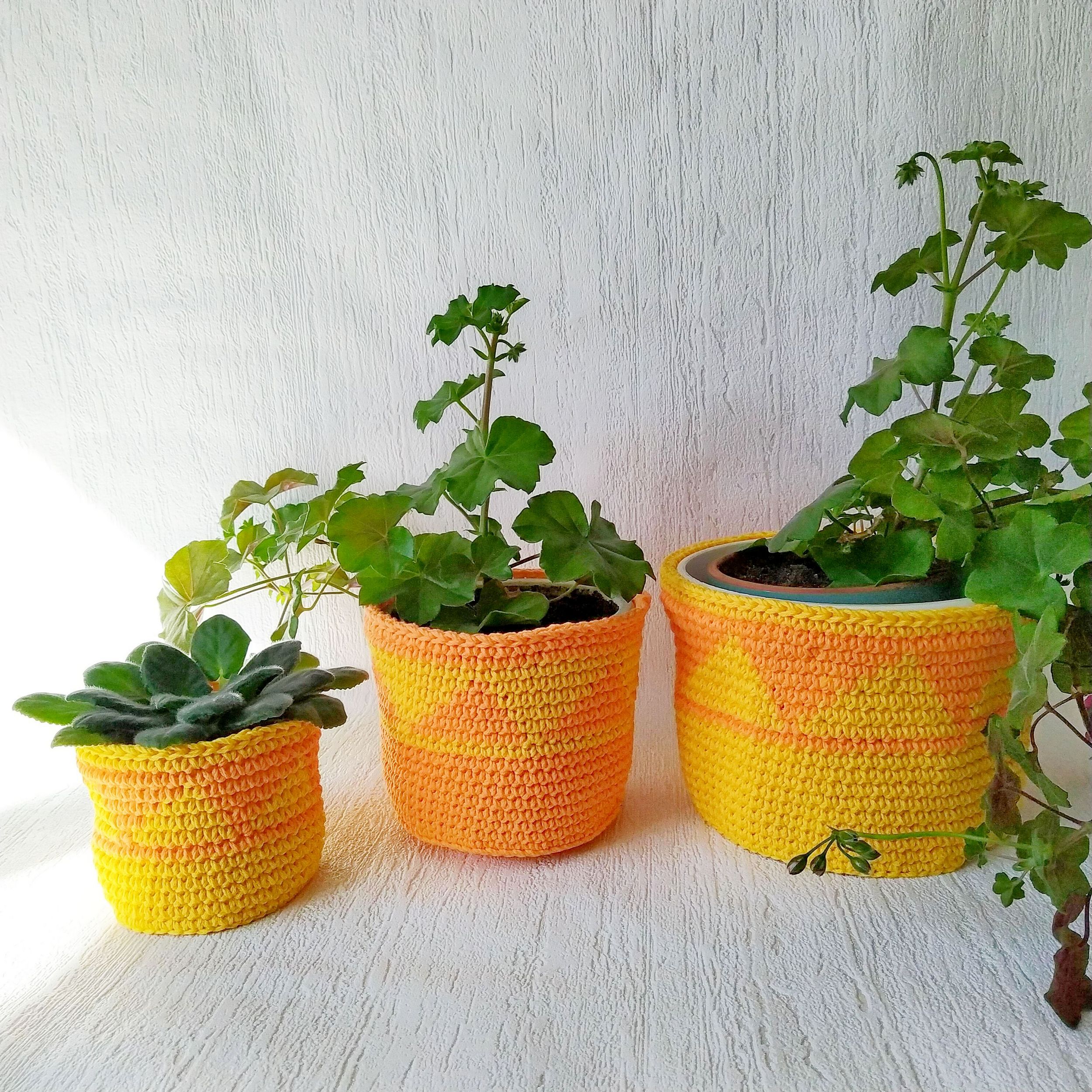 The Inspired Wren: Couch Craft: Spiral Crochet Planter Cover (with Pattern!)