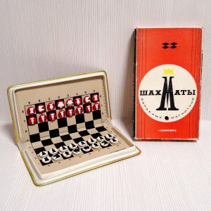 antique-wooden-chess