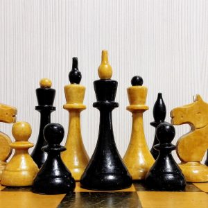 antique-wooden-chess