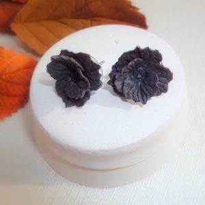 Unbelievable statement stud earrings Black hydrangea stud earings for woman