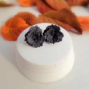 Unbelievable statement stud earrings Black hydrangea stud earings for woman