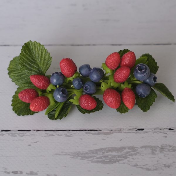 Cold porcelain berry