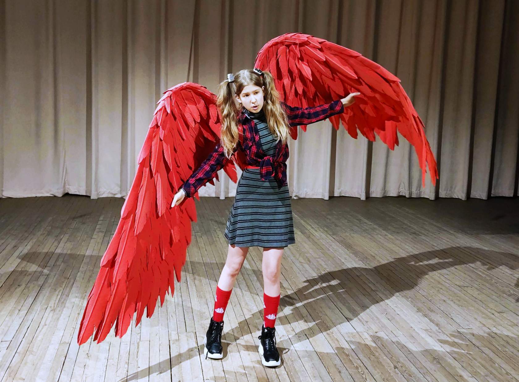 Large movable Red cosplay wings: firebird, phoenix Halloween outfit, Hawk  MHA anime, photo props - Crealandia