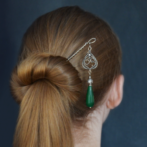 Fantasy hair stick with dangle bright green jade for long hair