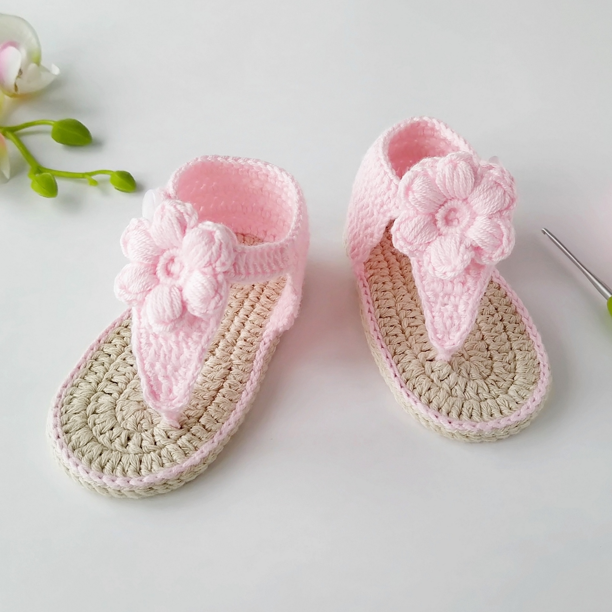 Crochet patterns for baby girl sandals - sizes 0 to 12 month