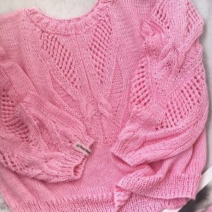 A hand-knitted sweater with a delicate Japanese pattern.100%cotton