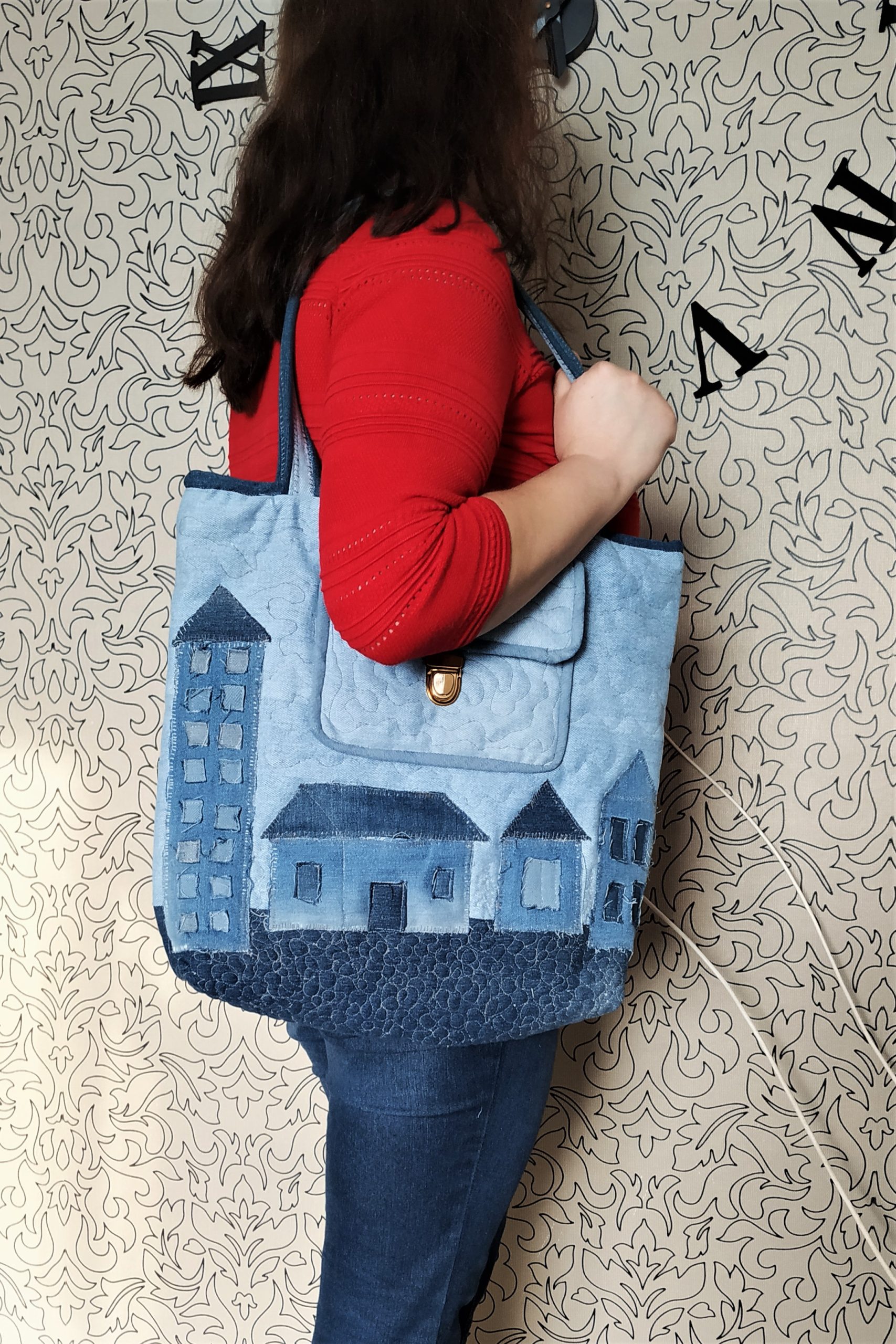 Free Modern Quilted Tote Bag Pattern, with zipper closure ·  VickyMyersCreations
