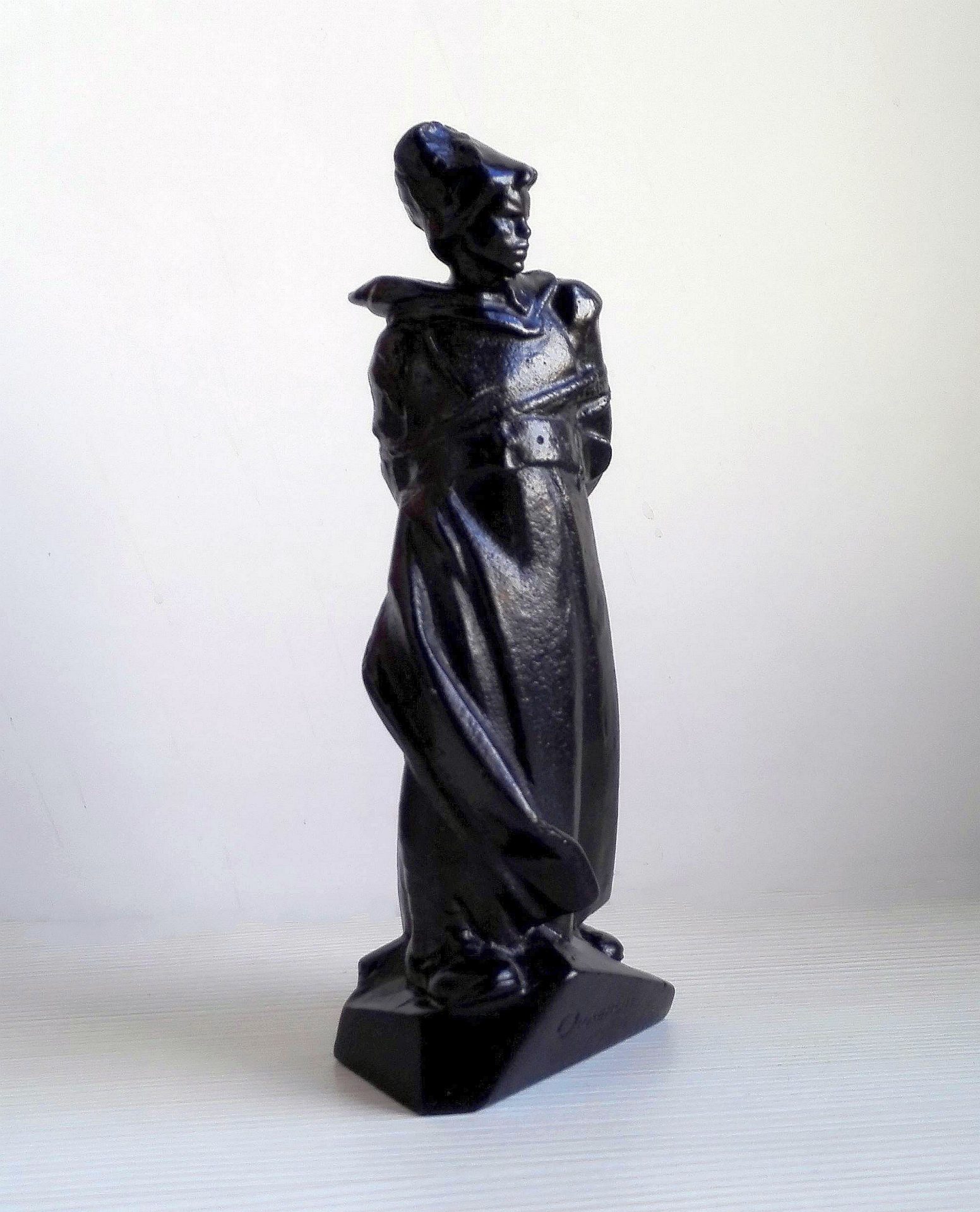 Hero Revolution Vintage Cast Iron Statuette. Rare Antique Gifts 4 Hero Revolution Vintage Cast Iron Statuette. Rare Antique Gifts - Image 4