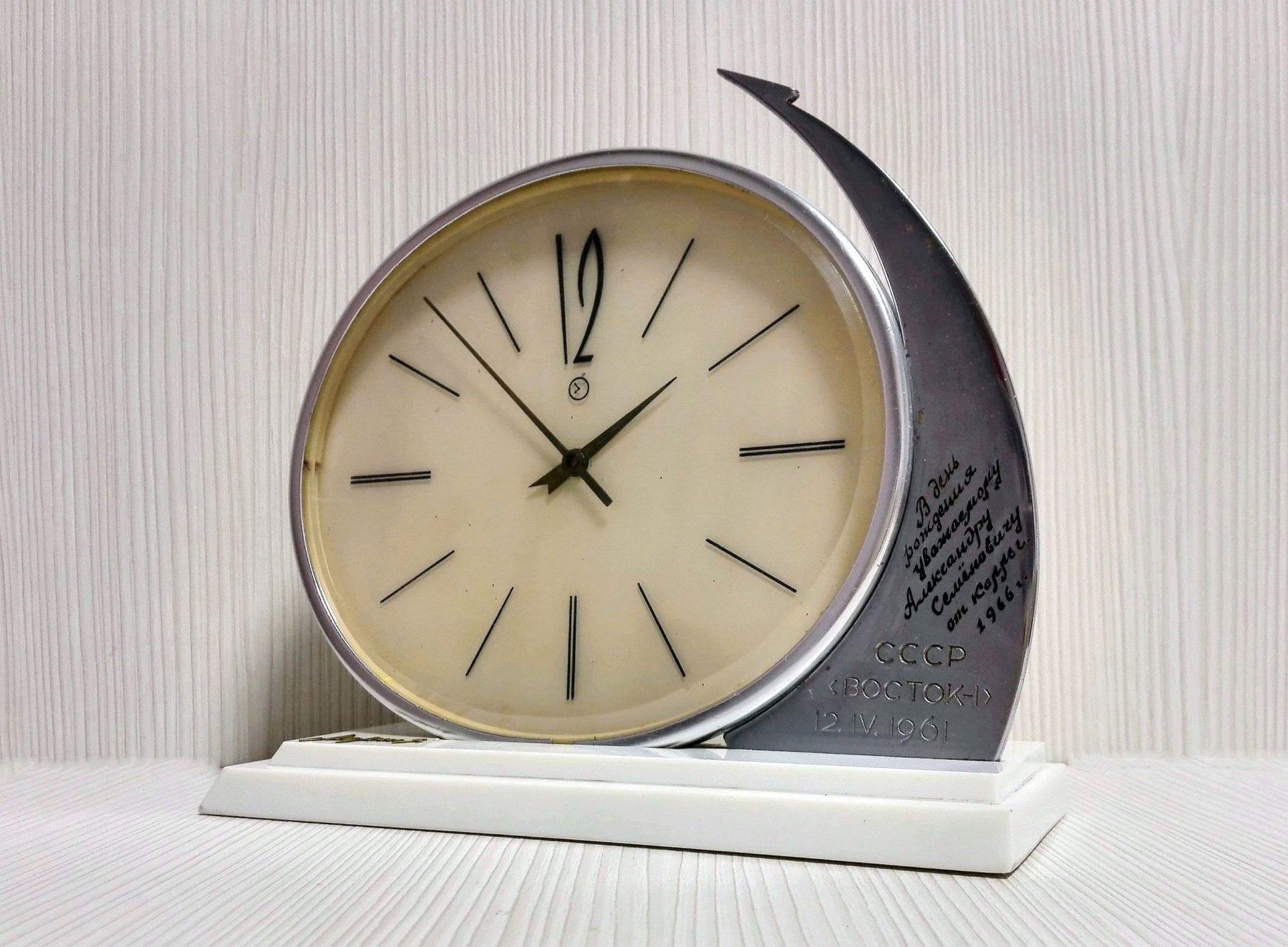 Soviet Vintage Desk Clock Vesna. Mechanical Fireplace clock