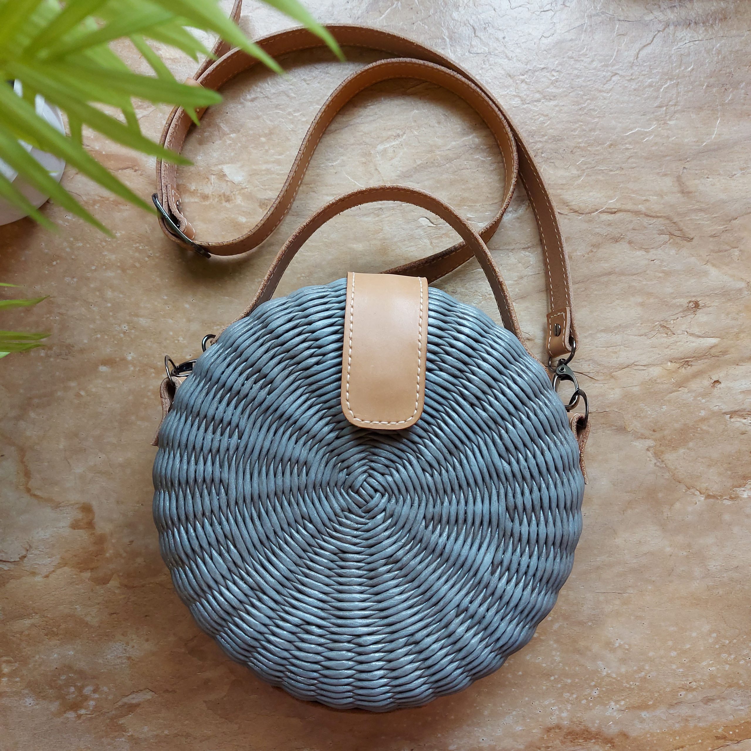 Round wicker sale shoulder bag