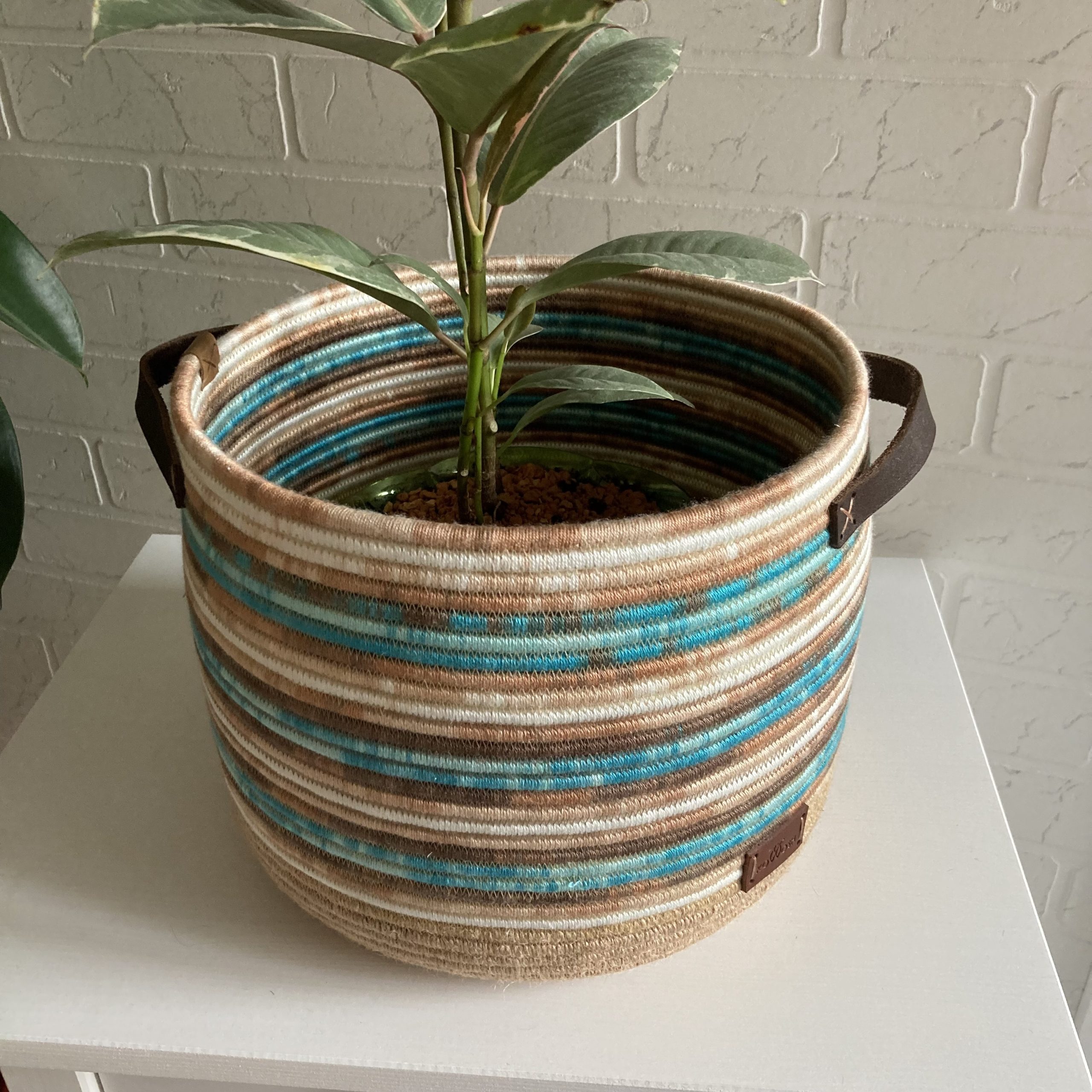 Large_plant_basket_with_handles