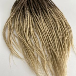 Synthetic de dreads extensions. Brown blonde dreads