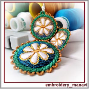 In The Hoop Set round of earrings, brooch with a chamomile