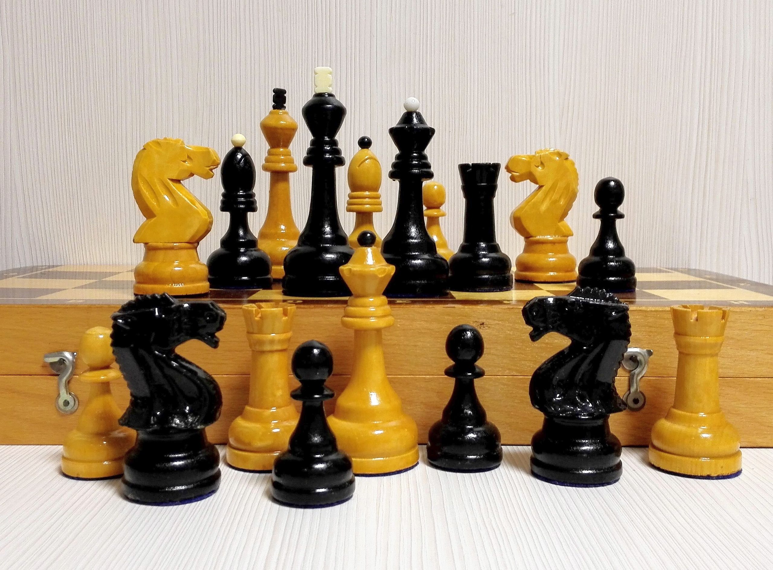 Four Styles of Soviet Grandmaster Chess Sets: The GM1 Chess Pieces – Soviet  and Late Tsarist Chess Sets
