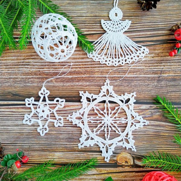 Christmas decorations crochet pattern 4 designs includes detailed instructions with pictures of each step for additional help. These crochet Christmas ornaments can be used to decorate your home and Christmas tree. Quick to make, they'll make wonderful last minute gifts.