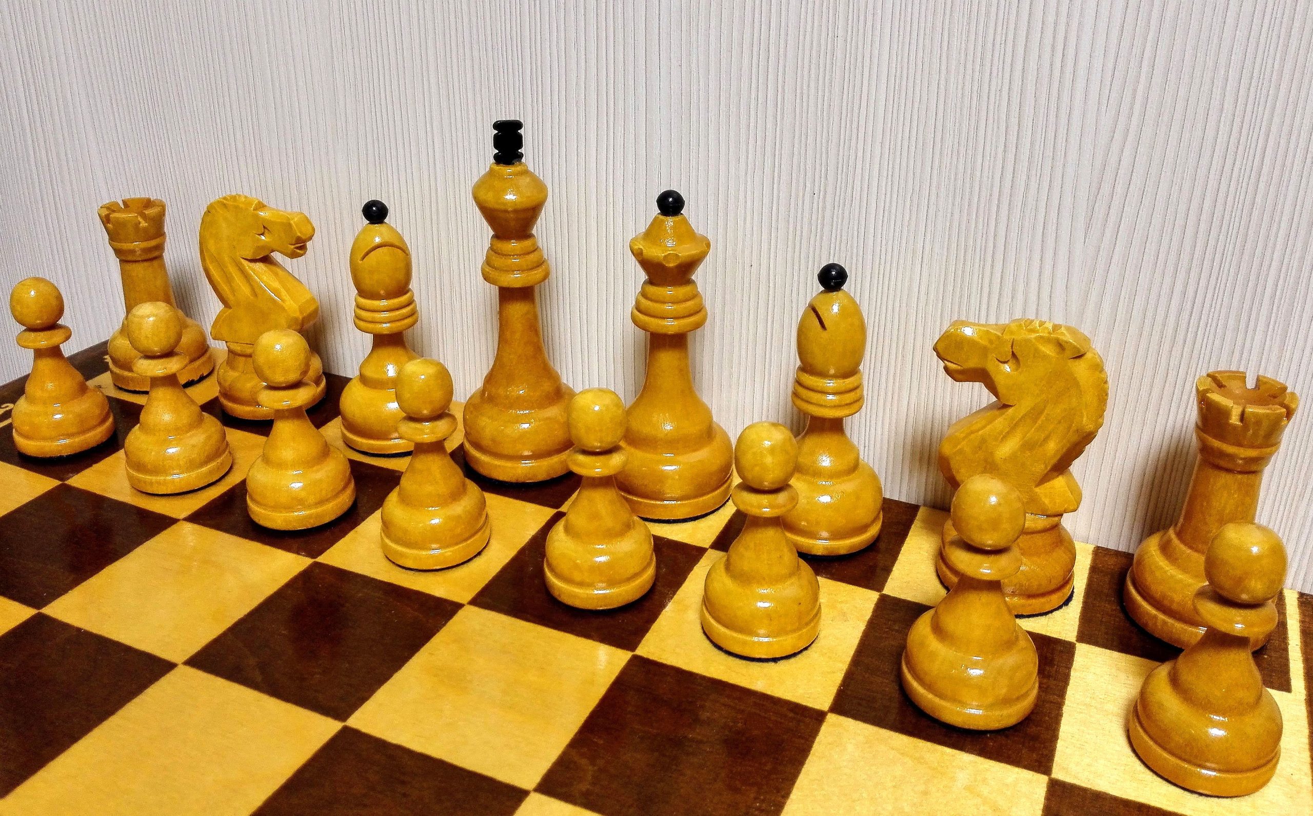 Four Styles of Soviet Grandmaster Chess Sets: The GM1 Chess Pieces – Soviet  and Late Tsarist Chess Sets